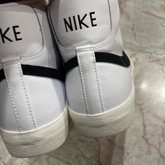 Nike Blazer Mid 77vintage grade school 6y 8 women - Picture 11 of 16